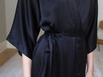 Kimono en soie Noir 16 mommes UNIS